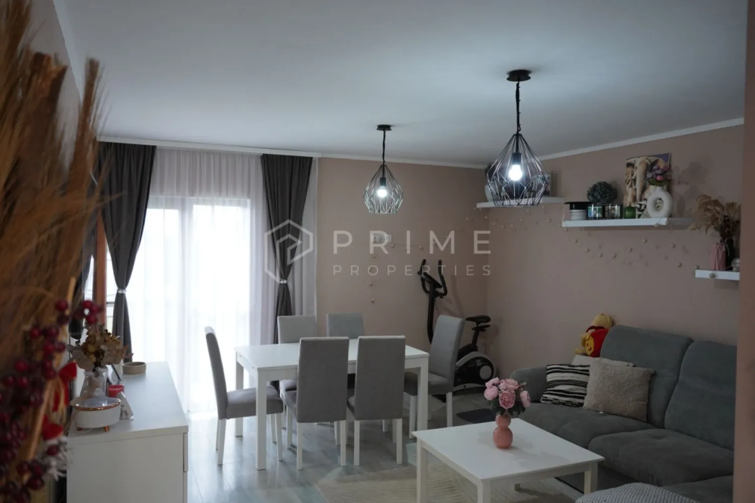 Casă familială spațioasă în zonă liniștită | Sângeorgiu de Mureș |