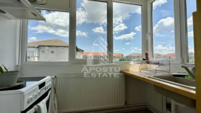 Apartament de vanzare cu 3 camere, 2 bai si o boxa, zona Torontalului