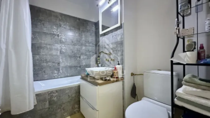 Apartament de vanzare cu 3 camere, 2 bai si o boxa, zona Torontalului