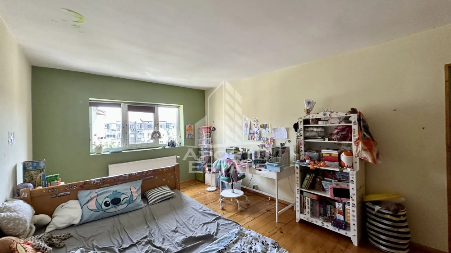 Apartament de vanzare cu 3 camere, 2 bai si o boxa, zona Torontalului