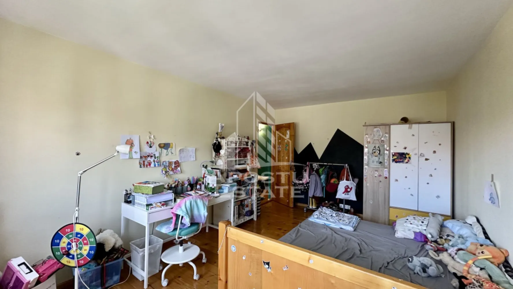 Apartament de vanzare cu 3 camere, 2 bai si o boxa, zona Torontalului