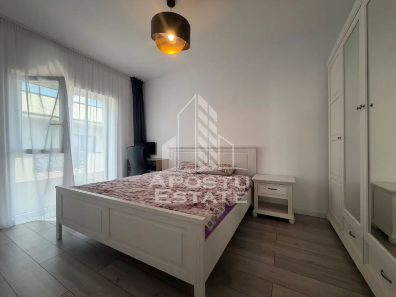 Apartament cu 2 camere, 2 locuri de parcare, etajul 1, in Dumbravita - APOSTU ESTATE are placerea de a va oferi spre vanzare un apartament cu 2 camere, cu o suprafata utila de 52 mp, beneficiind de balcon si 2 locuri de parcare.
compartimentare:
-bucatarie open space;
-dormitor cu pat matrimonial;
-living cu iesire pe balcon.

Apartamentul se vinde mobilat.
Terasa de 7,7mp
Zona exclusivista, retrasa, cu acces rapid spre oras

Agentia imobiliara Apostu Estate va ofera consultanta si solutii financiare prin colaboratorii nostri.

Va invitam cu drag la o vizionare!
ID Intern: CP3168665!