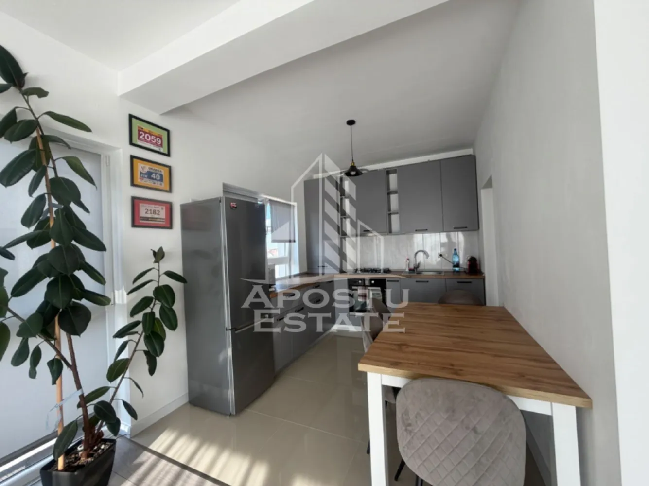 Apartament cu 2 camere, 2 locuri de parcare, etajul 1, in Dumbravita - APOSTU ESTATE are placerea de a va oferi spre vanzare un apartament cu 2 camere, cu o suprafata utila de 52 mp, beneficiind de balcon si 2 locuri de parcare.
compartimentare:
-bucatarie open space;
-dormitor cu pat matrimonial;
-living cu iesire pe balcon.

Apartamentul se vinde mobilat.
Terasa de 7,7mp
Zona exclusivista, retrasa, cu acces rapid spre oras

Agentia imobiliara Apostu Estate va ofera consultanta si solutii financiare prin colaboratorii nostri.

Va invitam cu drag la o vizionare!
ID Intern: CP3168665!