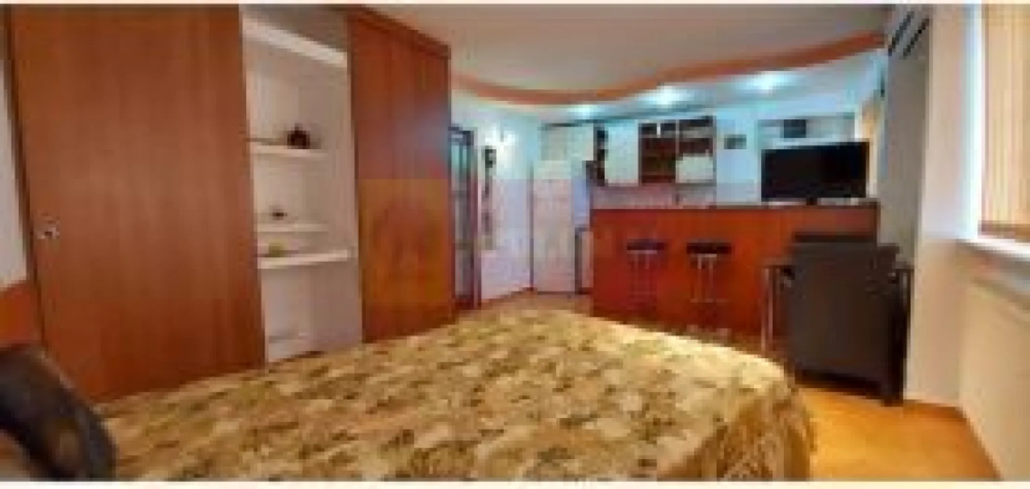 Garsoniera Rahova- Barca. - Compania imobiliara Apulum 94 va propune o garsoniera situata in Cartierul Rahova, pe strada Barca. Imobilul este mixt, construit in 1984 si este reabilitat termica. 
Garsoniera este la etajul 7/8. Are o suprafata utila de 25 mp la care se adauga balconul. 
Este modificata in interior cu bucataria open space cu camera. 
Este renovata in interior, cu instalatii schimbate, gresie, faianta, termopan , contoare radio la apa, repartitoare. 
Garsoniera este libera si se poate preda imediat. 
Zona este usorb accesibila, apropiata de mijloacele de tansport, gradinita, scoala, piata, hypermarket. 
Pentru vizionare si mai multe detalii nu ezitati sa ma contactati pe nr 0733683446- Laura Ionescu.