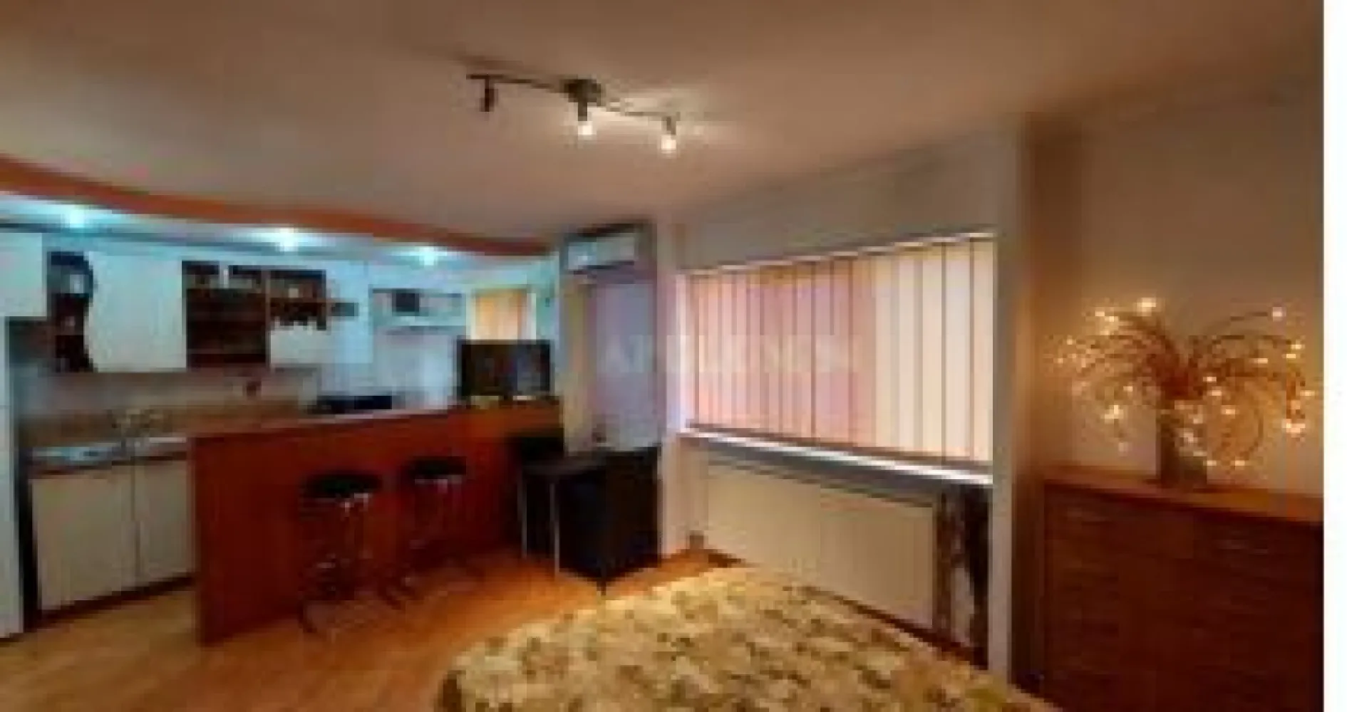 Garsoniera Rahova- Barca. - Compania imobiliara Apulum 94 va propune o garsoniera situata in Cartierul Rahova, pe strada Barca. Imobilul este mixt, construit in 1984 si este reabilitat termica. 
Garsoniera este la etajul 7/8. Are o suprafata utila de 25 mp la care se adauga balconul. 
Este modificata in interior cu bucataria open space cu camera. 
Este renovata in interior, cu instalatii schimbate, gresie, faianta, termopan , contoare radio la apa, repartitoare. 
Garsoniera este libera si se poate preda imediat. 
Zona este usorb accesibila, apropiata de mijloacele de tansport, gradinita, scoala, piata, hypermarket. 
Pentru vizionare si mai multe detalii nu ezitati sa ma contactati pe nr 0733683446- Laura Ionescu.