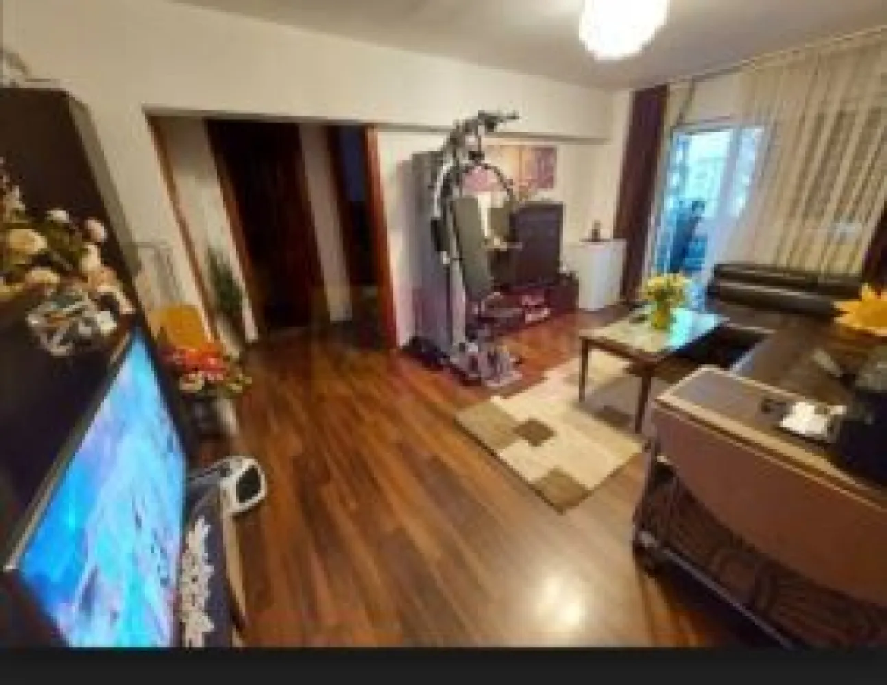 Apartament 3 camere Mihail Sebastian- Razoare. - Compania imobiliara Apulum 94 va propune un apartament de 3 camere situat pe Mihail Sebastian- stradal, partea spre Razoare. 
Imobilul este reabilitat termic. Apartamentul are vedere stradala. 
Este semidecomandat, are o suprafata utila de 68 mp la care se adauga un balcon de 6 mp. 
Interiorul este curat, intretinut, avand termopan, gresie, faianta, parchet, instalatii schimbate. 
Apartamentul este contorizat separat la gaze, avand aprobare si proiect pentru montarea de centrala termica. 
Pentru vizionare si mai multe detalii nu ezitati sa ma contactati pe nr 0733683446- Laura Ionescu.