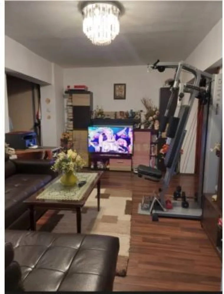 Apartament 3 camere Mihail Sebastian- Razoare. - Compania imobiliara Apulum 94 va propune un apartament de 3 camere situat pe Mihail Sebastian- stradal, partea spre Razoare. 
Imobilul este reabilitat termic. Apartamentul are vedere stradala. 
Este semidecomandat, are o suprafata utila de 68 mp la care se adauga un balcon de 6 mp. 
Interiorul este curat, intretinut, avand termopan, gresie, faianta, parchet, instalatii schimbate. 
Apartamentul este contorizat separat la gaze, avand aprobare si proiect pentru montarea de centrala termica. 
Pentru vizionare si mai multe detalii nu ezitati sa ma contactati pe nr 0733683446- Laura Ionescu.