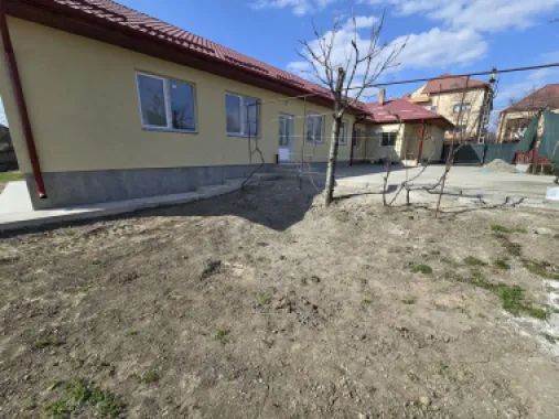 Casa 3 camere, renovată,90 mp, 3500 mp teren, cartier Unirii