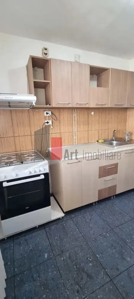 APARTAMENT 2 CAMERE PETRE ISPIRESCU / ENE MODORAN - Va prezentam spre vanzare un apartament de 2 camere decomandate situat la 
 intersectia strazilor Petre Ispirescu cu Ene Modoran , intr-un bloc de apartamente
 reabilitat termic, la etajul 6 din 8 , construit in anul 1984.
 Apartamentul se vinde utilat si mobilat.
 Pentru mai multe imformatii sau vizionare va rog sunati la 0722371033.