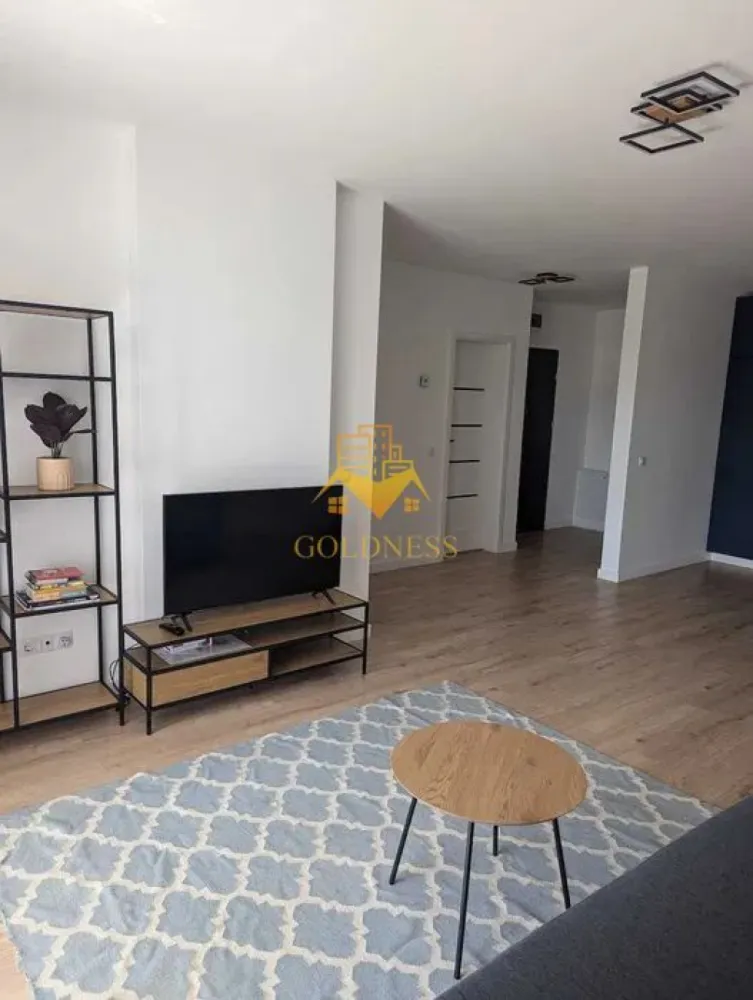 2 camere, premium, bloc nou, Marasti, The Nest, The Ofiice, 21 Dec - GOLDNESS Imobiliare vă propune spre închiriere un apartament cu 2 camere complet mobilat și utilat, la etajul 4 într-un imobil de 7 etaje, în cartierul Marasti. Apartamentul este compartimentat astfel:
 - dormitor cu pat matrimonial, dressing, noptiere
 - living cu bucatarie open-space complet utilată, canapea extensibla, loc de servit masa 
 - baie cu cabina de dus, calorifer port prosop inox și dulap pentru depozitare.
 - terasa de7 mp.

Imobilul este dotat cu toate cele necesare- centrală proprie, mașină de spălat haine, frigider, plită electrică, hotă, TV, etc. 
Se află în apropierea stațiilor de transport în comun, magazine, restaurante, spații verzi, farmacii, etc. 
Dispune de parcare subterana inclusa in pret!

Dacă sunteți interesați de acest apartament și doriți să îl vizionați, dar și pentru alte oferte sau detalii nu ezitați să ne contactați telefonic sau prin e-mail - goldnessimobiliare@gmail.com. Vă stăm la dispoziție!