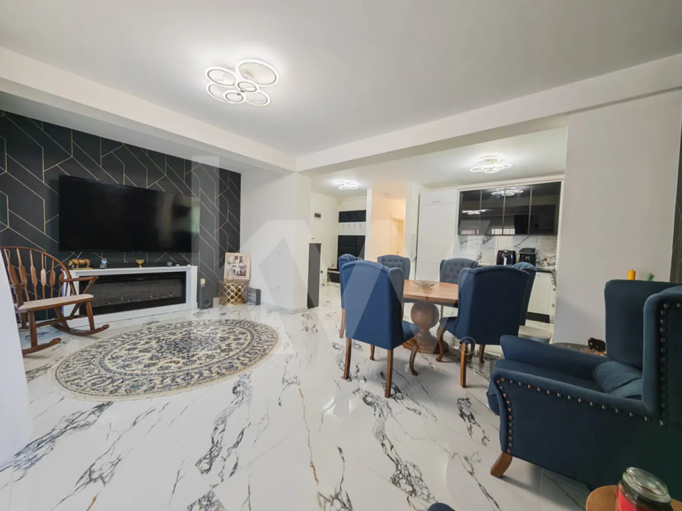 Apartament 3 camere, 2băi curte 86mp, parcare privată, zona Primarie, Selimbăr
