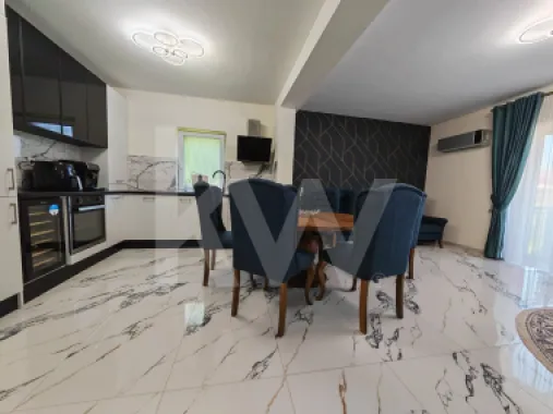 Apartament 3 camere, 2băi curte 86mp, parcare privată, zona Primarie, Selimbăr