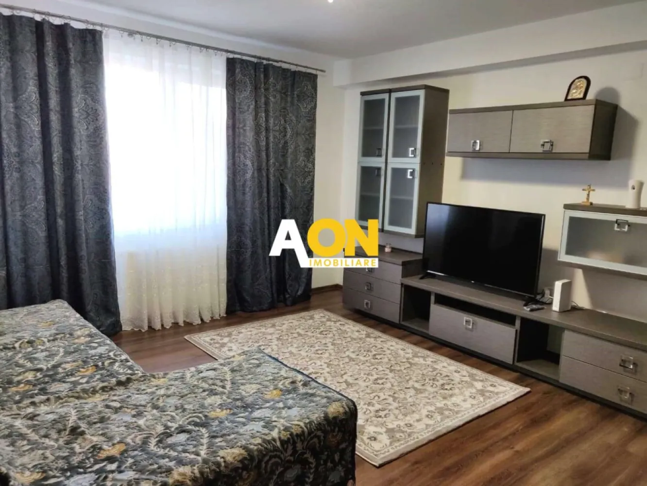Apartament cu 3 Camere, Scară interioară, Zona Gară - AON Imobiliare vă prezintă spre închiriere un apartament cu 3 camere și scară interioară, amplasat în zona gării!
Imobilul se află la etajul 3 + 4, într-un bloc cu regim de înălțime P+4E, cu structura din cărămidă, construit în 2015!
Compartimentarea apartamentului este gândită astfel:
- Pe primul nivel se află un hol, living, bucătărie, o baie și un balcon.
- Nivelul 2 este compus din 2 dormitoare, baie și 2 balcoane.
Apartamentul este decomandat, confort lux, dispune de loc de parcare, curte comună și loc de joacă pentru copii!
Pentru mai multe detalii sau programarea unei vizionări, vă rugăm să ne contactați!
ID: CP1978315
Se închiriază pe perioadă lungă, minim un an!