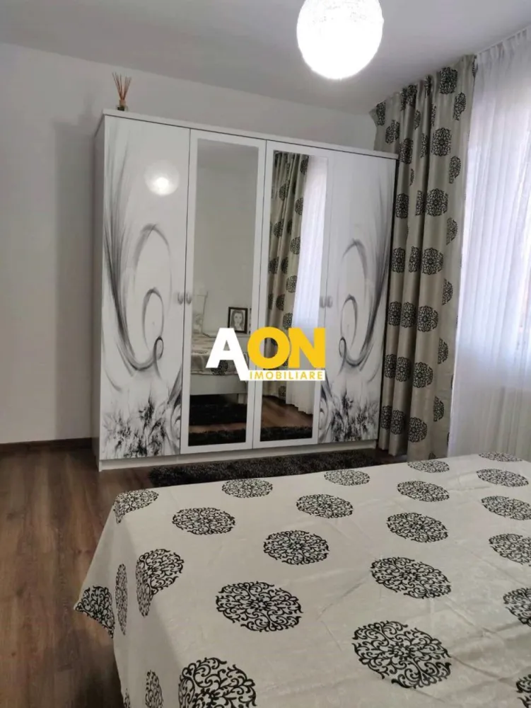 Apartament cu 3 Camere, Scară interioară, Zona Gară - AON Imobiliare vă prezintă spre închiriere un apartament cu 3 camere și scară interioară, amplasat în zona gării!
Imobilul se află la etajul 3 + 4, într-un bloc cu regim de înălțime P+4E, cu structura din cărămidă, construit în 2015!
Compartimentarea apartamentului este gândită astfel:
- Pe primul nivel se află un hol, living, bucătărie, o baie și un balcon.
- Nivelul 2 este compus din 2 dormitoare, baie și 2 balcoane.
Apartamentul este decomandat, confort lux, dispune de loc de parcare, curte comună și loc de joacă pentru copii!
Pentru mai multe detalii sau programarea unei vizionări, vă rugăm să ne contactați!
ID: CP1978315
Se închiriază pe perioadă lungă, minim un an!