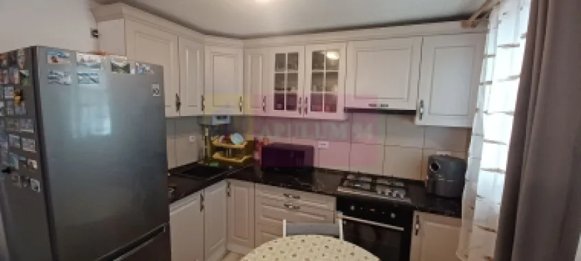 Săbăreni, casă 2 camere, baie, bucătărie, terasă, magazie