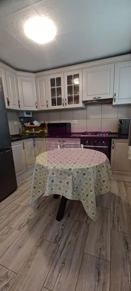 Săbăreni, casă 2 camere, baie, bucătărie, terasă, magazie