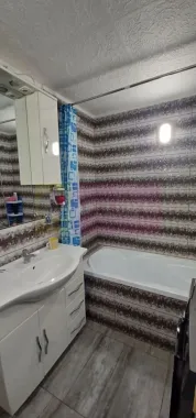 Săbăreni, casă 2 camere, baie, bucătărie, terasă, magazie