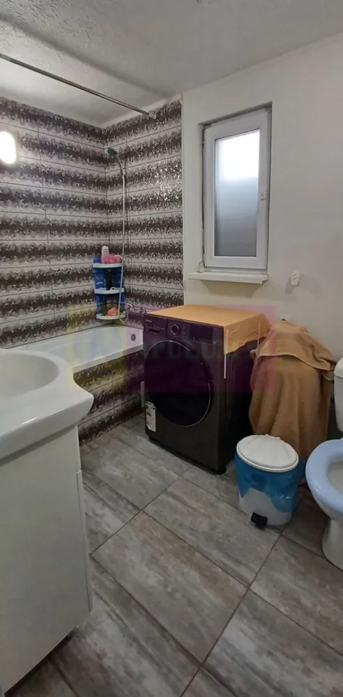 Săbăreni, casă 2 camere, baie, bucătărie, terasă, magazie