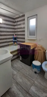 Săbăreni, casă 2 camere, baie, bucătărie, terasă, magazie
