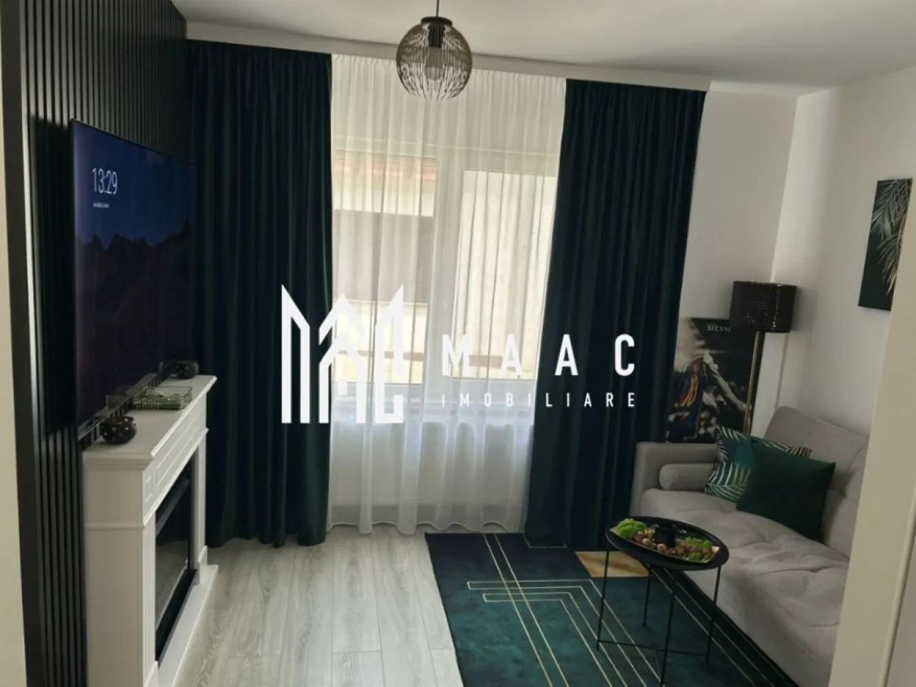 Casă mobilată complet | Terasă 18 mp | 2 parcări | Arhitecților - MAAC Imobiliare vă propune spre vânzare o casă modernă, situată în Cartierul Arhitecților, Cisnădie, una dintre cele mai apreciate zone rezidențiale din apropierea municipiului Sibiu, datorită accesului rapid către oraș și a dezvoltării continue a infrastructurii din zonă.

Locuința are o suprafață utilă de 78 mp și este dispusă pe Parter + Etaj. Proprietatea se remarcă prin gradul ridicat de confort, fiind vândută complet mobilată și utilată, cu finisaje și dotări atent alese, astfel încât viitorii proprietari să se poată muta fără investiții suplimentare.

Compartimentare:
Parter:
Hol de acces;
Baie;
Living generos cu bucătărie open-space, un spațiu luminos și bine organizat, ideal pentru timpul petrecut în familie.

Etaj:
Hol;
Două dormitoare;
Baie.

Pod dedicat depozitării.

Unul dintre punctele forte ale proprietății este terasa de 18 mp, care oferă cadrul perfect pentru momente de relaxare, întâlniri cu prietenii sau amenajarea unei zone de dining în aer liber.

Casa se predă complet mobilată și utilată, beneficiind de:
Mașină de spălat rufe;
Mașină de spălat vase Smart;
Frigider;
Mini-frigider pentru băuturi;
Plită electrică;
Cuptor electric;
Cuptor cu microunde;
Aer condiționat;
Televizoare OLED;
Întrerupătoare tactile Livolo;
Mobilier de calitate.

În plus, proprietatea dispune de două locuri de parcare private, un avantaj important pentru confortul zilnic.

Avantaje:
Complet mobilată și utilată;
Electrocasnice premium incluse în preț;
Terasă de 18 mp;
Două băi;
Două dormitoare;
Pod pentru depozitare;
Două locuri de parcare private;
Zonă rezidențială modernă, cu acces facil către Sibiu;
Disponibilă pentru mutare imediată.

Această proprietate se adresează celor care își doresc mai mult decât o simplă locuință: un spațiu bine întreținut, funcțional și pregătit să devină „acasă” din prima zi. Dacă apreciați confortul, timpul economisit și avantajul unei case complet echipate, vă invităm să descoperiți toate beneficiile acestei proprietăți în cadrul unei vizionări.

Pentru mai multe detalii sau pentru a programa o vizionare, nu ezitați să ne contactați. Menționați ID-ul anunțului: CP3157217.
