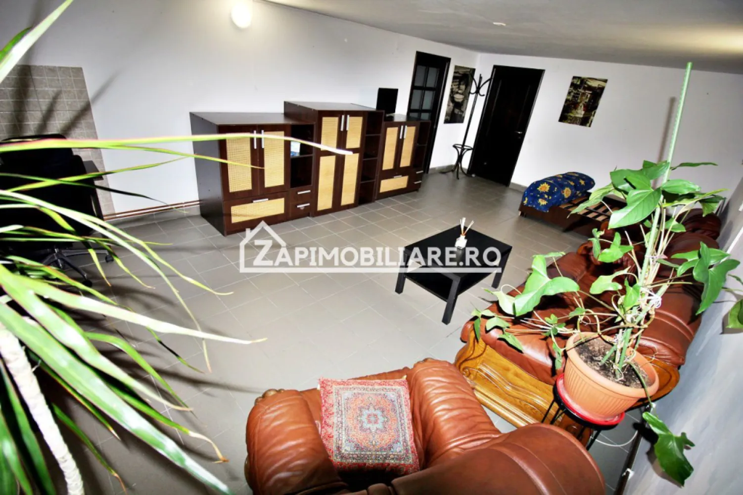 Cazare muncitori Casa 3 camere, 100 mp, 1.000 mp teren, - Contact 0774048706 Bogdan
De închiriat casă 3 camere pentru muncitori,situată în Corunca, suprafața utilă de 100 mp amplasată pe un teren cu suprafață de 2.000 mp.
Compartimentare:
- 1 living, 1 bucătărie, 1 baie, 2 dormitoare, 1 terasă
Prețul 40 ron/persoana / 1 zi

Detalii:
- centrală termică, calorifere, geamuri termopan, 
Casa se închiriază mobilată și utilată la prețul de 50 ron pentru 1 persona/ noapte 
Comisionul perceput este de 50% din valoarea primei chirii si se plateste o singura data in momentul semnarii contractului de inchiriere.
Contact 0774048706 Bogdan
Acest anunț nu corespunde cerințelor tale? Sună la numărul afișat în anunț și unul dintre agenții noștri te va ajuta cu alte oferte personalizate în funcție de cerințele tale.
