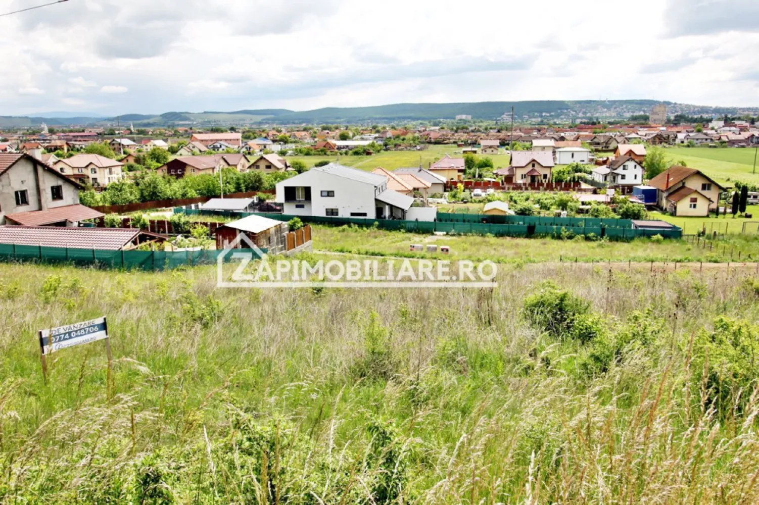Teren 1.300 mp. 58 euro mp. zona Unirii Târgu Mureș - De vânzare 1.373mp. teren intravilan în Unirii Târgu Mureș Preț. 58 euro mp. Zonă foarte frumoasă, ideal pentru Casă, Dacă vă place această ofertă - sau pentru alte informații sunați la numărul de contact din anunț! tel. 0774048706.Bogdan
Compania Zap Imobiliare vă pune la dispoziție toate informațiile, actele și documentele necesare alături de asistență și consiliere permanentă până la finalizarea achiziției imobiliare. Ne dorim să îți oferim cea mai plăcută experiență.