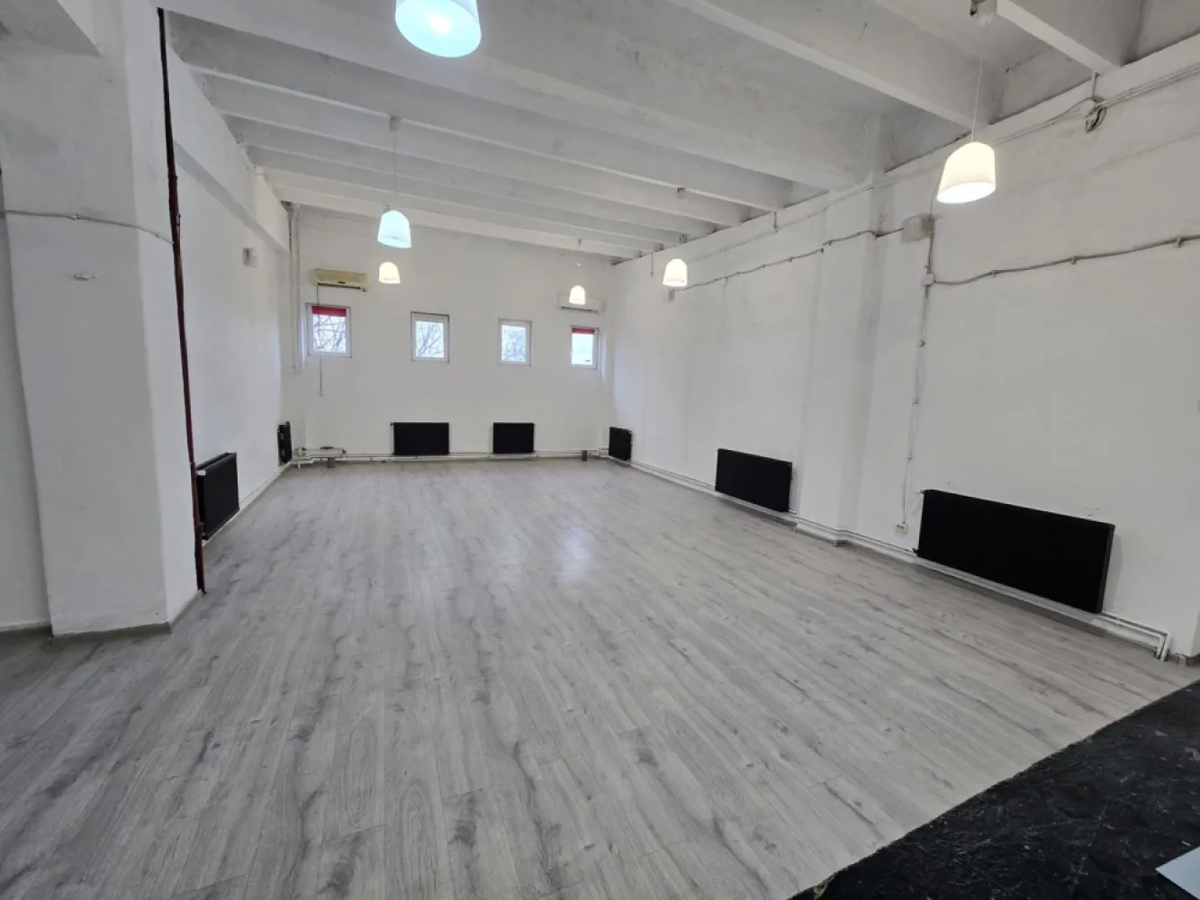 Sală de fitness birou,depozit,hale,104mp,23mp,35mp,1.000 mp. - Contact 0774048706 Bogdan
De închiriat spatii de birouri, hale,depozite,magazii, sală de fitness,parcări acoperite, formate din 1 și 2 încăperi, situate la parter și etajul 1 situate în zona 7 Noiembrie Targu Mures
Compartimentare:
- 1 spatiu cu suprafata de 104 mp la etajul 1 amenajat pentru sală de fitness la pretul de 550 euro
- 1 birou cu suprafața de 23 mp. cu baie proprie la parter ,preț 230euro
- 2 spații cu suprafața de 30 mp.la la parter, preț 150 euro 
- 1 spatiu 103 mp. la parter, preț 450 euro
- 1 magazie 36 mp. la parter, preț 75 euro
- parcări acoperite la 2 euro mp.
- Disponibilei hale de producție la etajul 1 și 2 cu suprafețe utile de 1.000 mp - 1136 mp.cu 2 lifturi ,trifazic preț 3 euro mp
Detalii:

Contact 0774048706 Bogdan
Comisionul perceput este de 50% din valoarea primei chirii si se percepe o singură dată!
Acest anunț nu corespunde cerințelor tale? Sună la numărul afișat în anunț și unul dintre agenții noștri te va ajuta cu alte oferte personalizate în funcție de cerințele tale.