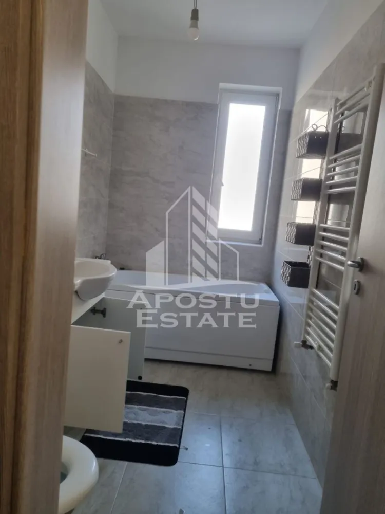 Apartament 1 camera , de inchiriat, Bloc nou , Giroc - APOSTU ESTATE va propune spre inchiriere un apartament luminoas, cu 1 camera, situat intr-o zona linistita si bine conectata din Giroc ideal pentru cupluri sau persoane care doresc un spatiu confortabil.

Suprafata utila: 40 mp
Compartimentare eficienta:
Hol de acces
Bucatarie mobilata si utilata , inchisa 
Dormitor mobilat
Baie principala cu cada

Confort si facilitati:
Incalzire prin centrala proprie
Apartamentul este complet mobilat si utilat de către proprietar 
Loc de parcare inclus in pret
Balcon deschis 

Localizare: Zona Braytim – liniste, acces facil spre oras, in apropiere de magazine, scoli, facultati si mijloace de transport in comun.

Ideal pentru:
Cupluri
Studenti
Familii 
Pret chirie: 300 Euro- usor negociabil 
Garantie: 300 Euro
Programeaza o vizionare!
ID intern: CP2891971