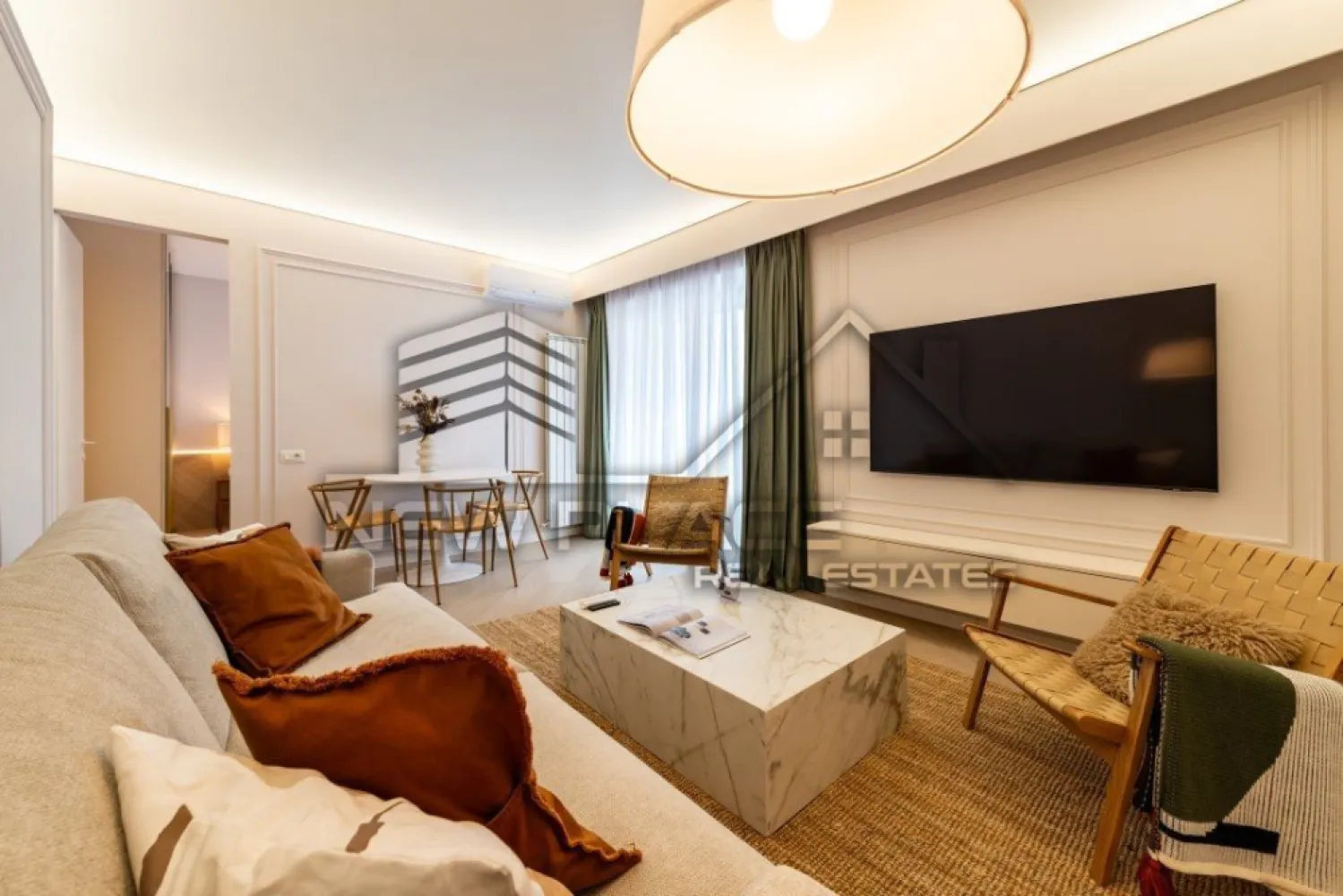 CORTINA NORTH | Apartament exclusivist | 1,300 + TVA | Terasa de 11 mp - New Place Real Estate Company va propune spre inchiriere un apartament situat intr-un complex rezidential exclusivist din zona Aviatiei-Pipera si anume CORTINA NORTH. Cu o amplasare de exceptie in Nordul capitalei, acest ansamblu este unul grandios, cu caracteristici unice imbinate pentru un stil de viata complet, confortabil si activ!

Ansamblul Cortina North completeaza stilul de viata activ, sanatos si securizat cu o gama variata de facilitati: centru fitness, bazin de inot, peste 1,5 km pista de alergare, calitatea aerului data de peste 10,000 mp de spatii verzi, galerii comerciale dedicate, parcari private subterane si supraterane si acces controlat.

Apartamentul este situat la Etajul 10, are o suprafata construita de 101,28 mp si suprafata utila totala de 84.40 mp, are orientare spre Sud Vest, fiind compus din living de 18,00 mp, bucatarie inchisa de 9,80 mp, un dormitor matrimonial de 12,80 mp cu baie proprie de 5,50 mp, un al doilea dormitor de 14,50 mp, baie de serviciu de 3,20 mp, hol de 9,30 mp si un balcon de 11,30 mp.

Apartamentul dispune de un loc de parcare situat la subteranul imobilului.

FINISAJE:
- Fatada ventilata;
- Tamplarie PVC Schuco cu geam tripan termoizolant;
- Ceramica Porcelanosa;
- Obiecte sanitare Daniel Rubinetterie;
- Parchet calitate superioara;
- Usi de intrare securizate Pinum;
- Usi interioare Filomuro.

DOTARI:
- Centrala termica Ariston individuala cu gaz;
- Aer conditionat tip multisplit;
- Videointerfon;
- Utilitati „ready to use” (racorduri individuale la gaze, curent electric, apa curenta);
- Aparatura electrica si cablaje pregatite pentru conexiunea TV si internet;
- Ascensoare – Cate doua pe fiecare tronson.

Pentru mai multe detalii sau oferte similare, nu ezitati sa ne contactati.

Aceasta oferta apartine New Place Real Estate Company.