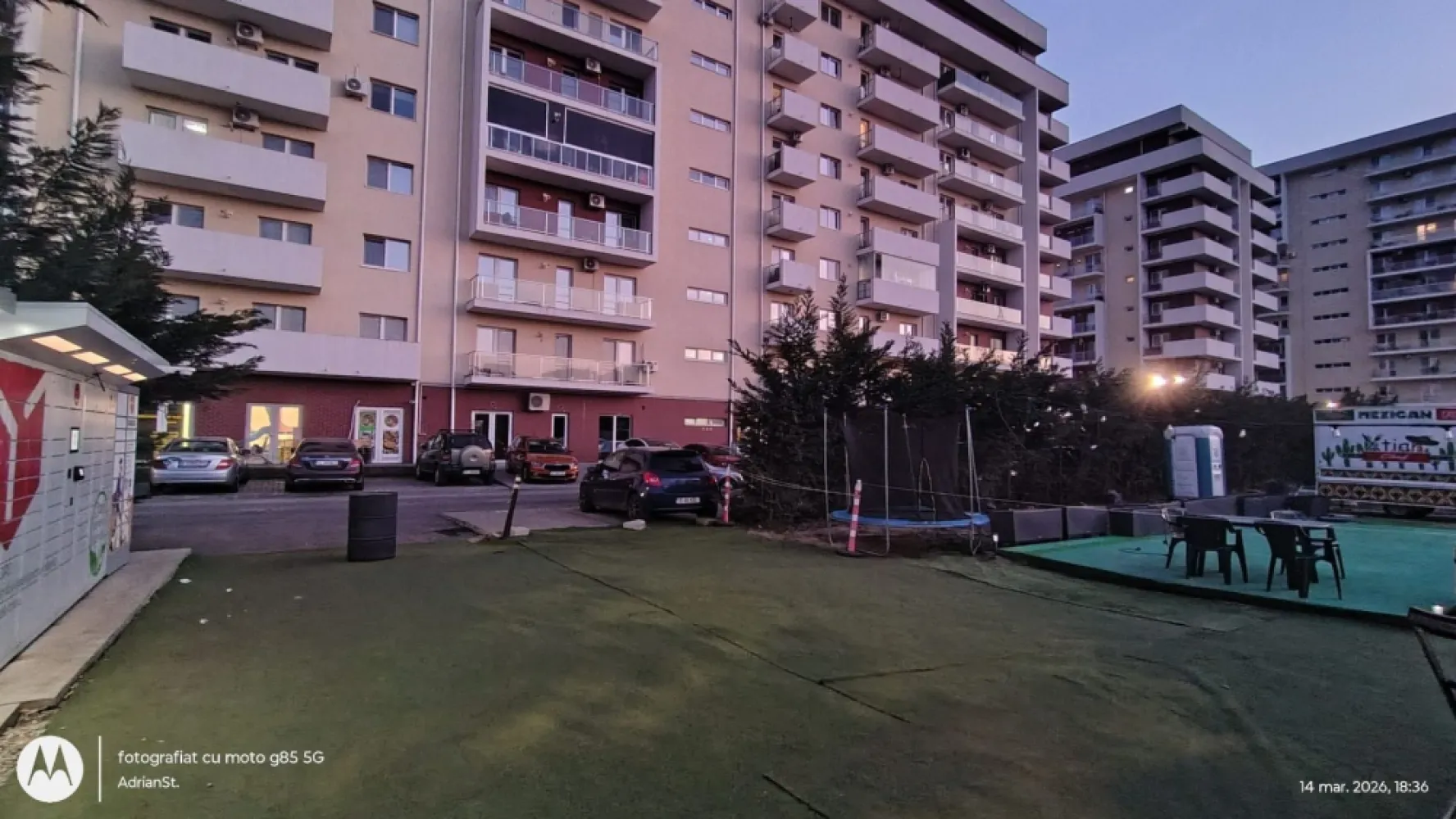 Teren de Inchiriat - Berceni - 1700 mp - Va propun spre inchiriere un teren cu documentatie de urbanism actualizata. Noul certificat de urbanism permite dezvoltarea unui ansamblu imobiliar mixt, incluzand aparthotel si locuinte colective, cu regim de inaltime de pana la 2 subsoluri + P + 11 ETAJE.

Fata de certificatul anterior, care permitea spalatorie (self-service) , oportunitatile de dezvoltare sunt semnificativ extinse.

Terenul se afla intr-un complex rezidential (nu mai exista terenuri in zona) . 

2 loturi (1700 mp; 28 mp)

1+1+50 % din prima chirie (comision agentie)

Alexximob Estate

tel. 0751454742