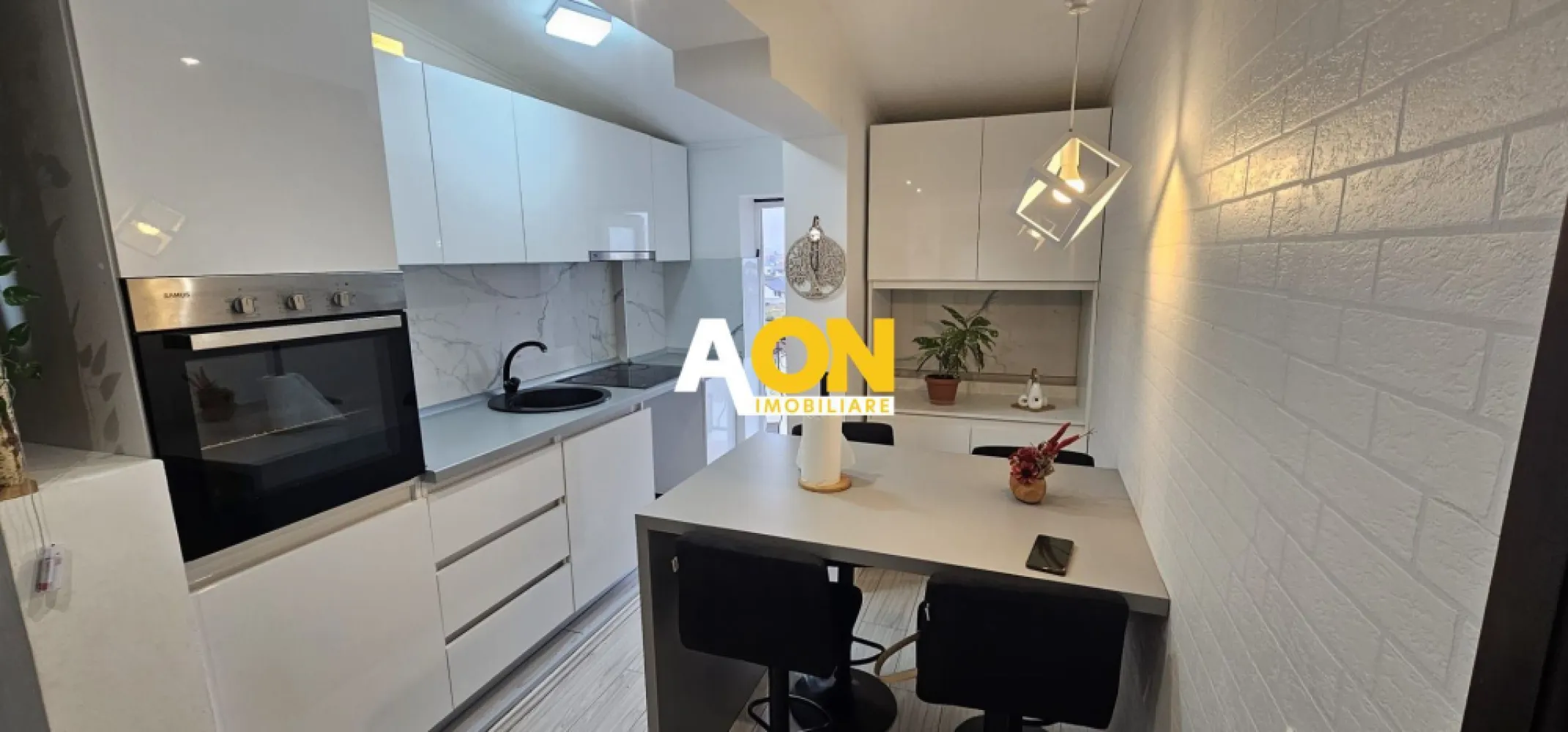 Apartament cu 2 Camere, Bloc Nou, Zona Dealul Furcilor - AON Imobiliare vă prezintă spre închiriere un apartament cu 2 camere, situat în zona Dealul Furcilor!
Proprietatea se află la etajul 3/3 al unui bloc nou, construit în anul 2019!
Apartamentul este compus din:
- Dormitor
- Living cu bucătărie
- Baie
- Hol
- 2 Balcoane
Se închiriază complet mobilat și utilat, pe perioadă de minim 12 luni!
Din păcate nu se acceptă cu animale de companie!
Există loc de parcare disponibil!
Perioada minimă de închiriere - 12 luni, cu posibilitate de prelungire!
Pentru mai multe detalii sau programarea unei vizionări, vă rugăm să ne contactați!
ID: CP3162190