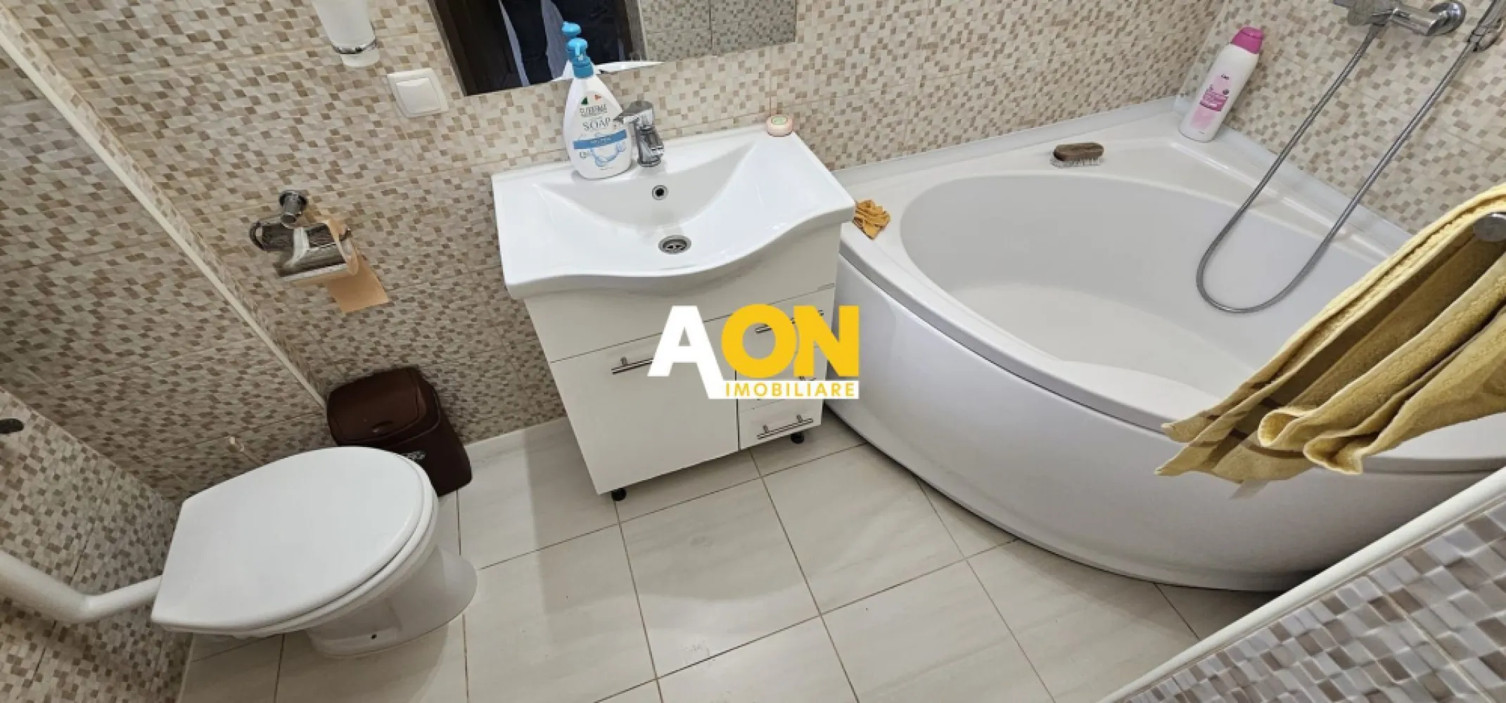 Apartament cu 2 Camere, Bloc Nou, Zona Dealul Furcilor - AON Imobiliare vă prezintă spre închiriere un apartament cu 2 camere, situat în zona Dealul Furcilor!
Proprietatea se află la etajul 3/3 al unui bloc nou, construit în anul 2019!
Apartamentul este compus din:
- Dormitor
- Living cu bucătărie
- Baie
- Hol
- 2 Balcoane
Se închiriază complet mobilat și utilat, pe perioadă de minim 12 luni!
Din păcate nu se acceptă cu animale de companie!
Există loc de parcare disponibil!
Perioada minimă de închiriere - 12 luni, cu posibilitate de prelungire!
Pentru mai multe detalii sau programarea unei vizionări, vă rugăm să ne contactați!
ID: CP3162190
