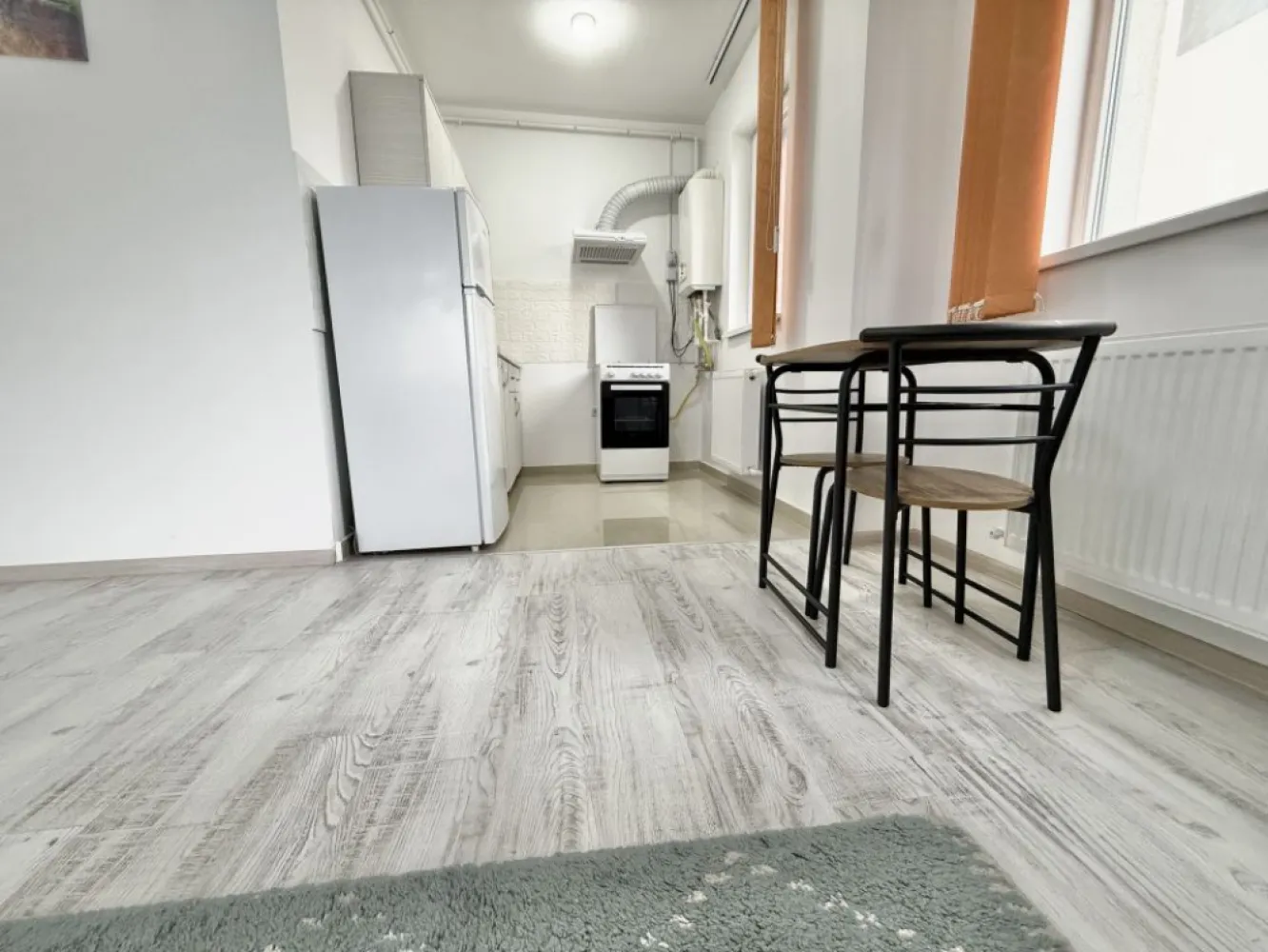 Garsoniera complet mobilata si utilata Militari Residence Tineretului - Oferta de vanzare garsoniera complet mobilata si utilata, situata la etajul 2 al unui bloc cu 8 etaje, zona Militari Residence, strada Tineretului 35 bis. Disponibila pentru mutare imediata. Se accepta plata din surse proprii (cash), credit ipotecar si credit prima casa. Detalii suplimentare la numarul din anunt. }}