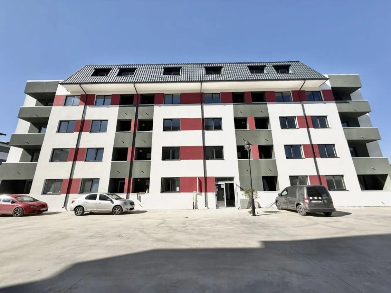 Garsoniera cartier Militari Residence - mutare imediata!!