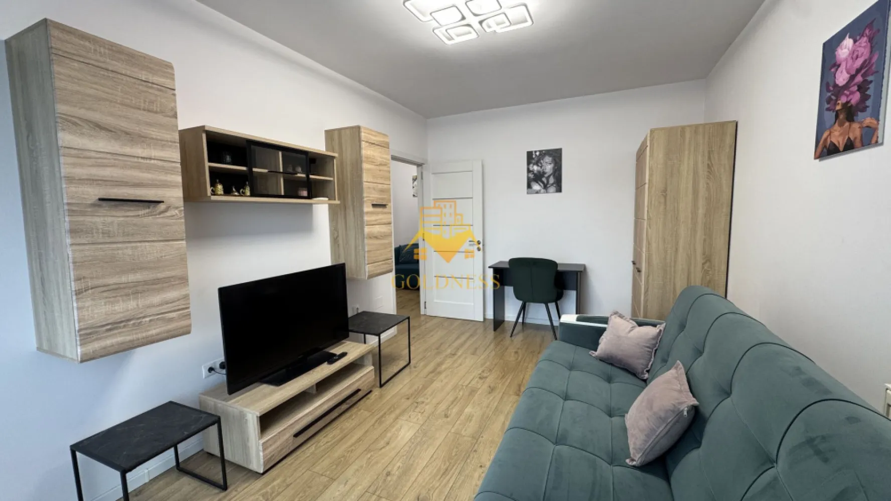 2 camere, decomandate, modern,bloc nou,garaj,Marasti, Junior Residence - GOLDNESS Imobiliare vă propune spre închiriere un apartament cu 2 camere open-space complet mobilat și utilat, la etajul 1 într-un imobil de 6 etaje, în Cartierul Iris, Zona Sobarilor. - Junior Residence.
Dispune de loc de parcare subterana.
Se află în apropierea stațiilor de transport în comun, magazine, restaurante, spații verzi, farmacii, etc. 

Apartamentul este compartimentat astfel:
 - dormitor cu pat matrimonial, dressing, noptiere
 - dormitor cu canapea extensibila, masuta pentru cafea, spatiu pentru depozitare, TV
 - bucatarie complet mobilata, utilata, loc de luat masa
 - baie cu dus walk-in, calorifer port prosop și dulap pentru depozitare.
 - balcon deschis de 6 mp.

Imobilul este dotat cu toate cele necesare- centrală proprie, frigider, aragaz, hotă, mașină de spălat haine, aer conditionat, etc. 

Dacă sunteți interesați de acest apartament și doriți să îl vizionați, dar și pentru alte oferte nu ezitați să ne contactați telefonic sau prin e-mail. Vă stăm la dispoziție!
Pentru intermediere se percepe un comision de 50% din prețul chiriei!