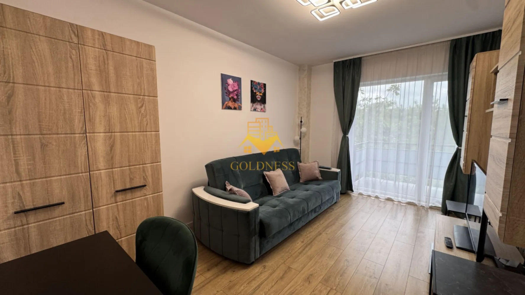 2 camere, decomandate, modern,bloc nou,garaj,Marasti, Junior Residence - GOLDNESS Imobiliare vă propune spre închiriere un apartament cu 2 camere open-space complet mobilat și utilat, la etajul 1 într-un imobil de 6 etaje, în Cartierul Iris, Zona Sobarilor. - Junior Residence.
Dispune de loc de parcare subterana.
Se află în apropierea stațiilor de transport în comun, magazine, restaurante, spații verzi, farmacii, etc. 

Apartamentul este compartimentat astfel:
 - dormitor cu pat matrimonial, dressing, noptiere
 - dormitor cu canapea extensibila, masuta pentru cafea, spatiu pentru depozitare, TV
 - bucatarie complet mobilata, utilata, loc de luat masa
 - baie cu dus walk-in, calorifer port prosop și dulap pentru depozitare.
 - balcon deschis de 6 mp.

Imobilul este dotat cu toate cele necesare- centrală proprie, frigider, aragaz, hotă, mașină de spălat haine, aer conditionat, etc. 

Dacă sunteți interesați de acest apartament și doriți să îl vizionați, dar și pentru alte oferte nu ezitați să ne contactați telefonic sau prin e-mail. Vă stăm la dispoziție!
Pentru intermediere se percepe un comision de 50% din prețul chiriei!