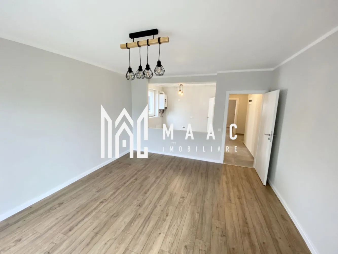Apartament 2 camere - intabulat, finisat la cheie I Comision 0% - MAAC Imobiliare vă propune spre vânzare un apartament cu 2 camere - intabulat, finisat la cheie.

Modalități de plată flexibile: Îți oferim posibilitatea de a alege între sursele tale proprii de finanțare sau opțiuni de credit ipotecar, fără să afecteze prețul final.

Descriere apartament:

Suprafață utilă de 52.10 mp
Configurație decomandată, cu un hol de acces, o bucătărie separată, un living cu ieșire pe balcon, un dormitor și o baie.

Avantajele acestui apartament:

Terasă cu hidroizolație și sistem de drenaj
Încălzire în pardoseală
Balcon cu orientare sudică
Loc de parcare inclus
Priveliște panoramică
Predare la stadiul de finisare la cheie
Numeroase spații de depozitare
Izolare eficientă cu vată bazaltică
Balconul și casa scării finisate la cheie, cu granit și sticlă securizată
Design arhitectural distinctiv, cu elemente din larice siberian și piatră naturală
Ocupare teritorială redusă, cu 25% din suprafață și 45% spații verzi
Zonă cu vegetație bogată, 4 locuri de joacă pentru copii și un teren de fotbal
Loc de parcare: Un loc de parcare este inclus în prețul acestui apartament.

Distante: La doar 4 minute de zona Industrială Vest, 4 minute de Metro și 15 minute de centrul istoric al Sibiului.

Pentru mai multe detalii precizati telefonic ca ati vazut anuntul cu ID: CP1983688.