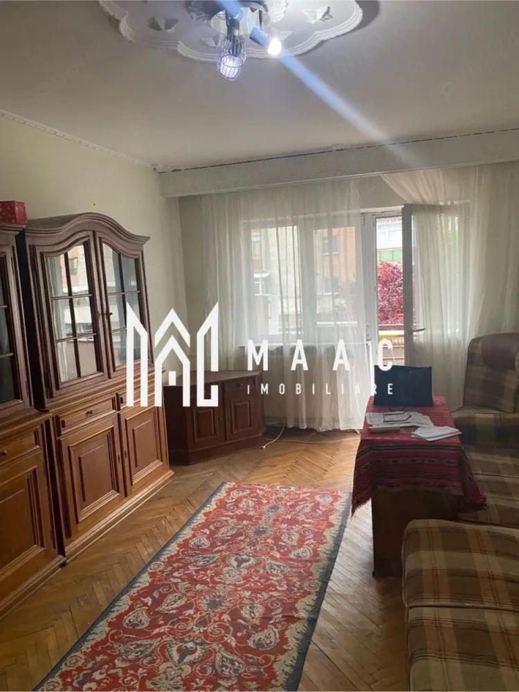 Apartament 3 camere | 2 bai | etaj 1 | 70 mp | Centru | - MAAC Imobiliare vă propune spre vânzare un apartament cu 3 camere, situat în zona centrală a municipiului Râmnicu Vâlcea, vis-a-vis de Casa Memorială Anton Pann. Amplasat la etajul 1 al unui bloc construit în anul 1985, imobilul oferă confort, funcționalitate și acces rapid către toate punctele de interes ale orașului.
Caracteristici:
Apartament cu 3 camere
Suprafață bine compartimentată
Etaj 1 din 4
Bloc construit în anul 1985
Situat în zona centrală a orașului
Poziționare excelentă, vis-a-vis de Casa Memorială Anton Pann
Ideal pentru locuit sau investiție
Compartimentare:
Living spațios cu acces direct în balcon
2 dormitoare luminoase
Bucătărie cu debara pentru depozitare
2 băi
Hol de acces
Balcon
Boxă la subsolul blocului
Dotări:
Centrală termică proprie
Boxă pentru depozitare
Compartimentare decomandată și practică
Spații generoase și bine organizate
Avantaje:
Etaj intermediar, apreciat pentru confort și accesibilitate
Poziționare ultracentrală, aproape de instituții, magazine, restaurante și mijloace de transport
Două băi și debara, pentru un plus de funcționalitateBoxă la subsol, ideală pentru depozitare suplimentară
Bloc construit după 1980, cu structură solidă
Potrivit pentru familii, dar și pentru investiție în vederea închirierii
Această proprietate reprezintă o oportunitate excelentă pentru cei care își doresc un apartament spațios într-o zonă centrală și bine cotată din Râmnicu Vâlcea, beneficiind de toate facilitățile necesare unui stil de viață confortabil.
Pentru mai multe informații și programarea unei vizionări, echipa MAAC Imobiliare vă stă la dispoziție.ID 3169044