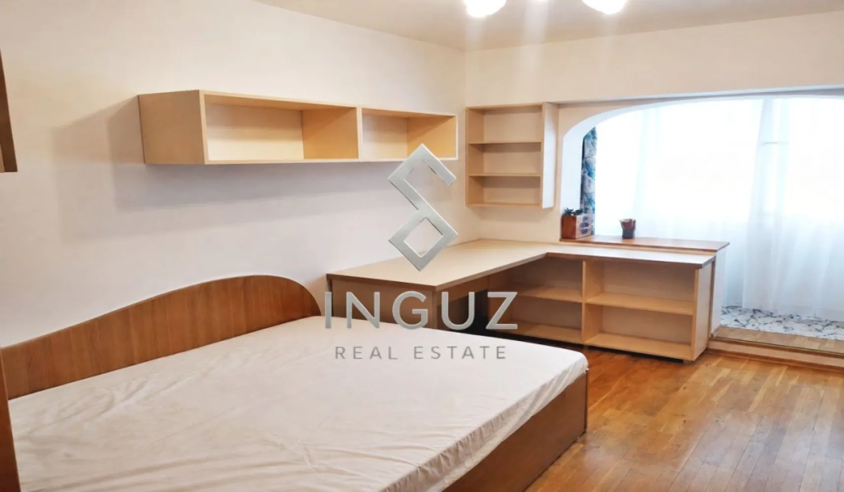 DE ÎNCHIRIAT – APARTAMENT 3 CAMERE – MIHAI BRAVU / BUCUR OBOR - DE ÎNCHIRIAT – APARTAMENT 3 CAMERE – MIHAI BRAVU / BUCUR OBOR

775 €/lună

Inguz Real Estate vă propune spre închiriere un apartament spațios cu 3 camere, decomandat, situat pe Șoseaua Mihai Bravu nr. 3, într-o zonă excelent conectată la toate punctele de interes ale Capitalei.

DETALII PROPRIETATE

• 3 camere decomandate
• Suprafață utilă: 80 mp
• Etaj 8
• Balcon
• Living generos și luminos
• Dormitoare spațioase
• Bucătărie separată
• Compartimentare practică
• Vedere panoramică asupra orașului
• Ideal pentru familie, cuplu sau persoane care lucrează în zona centrală

AVANTAJE LOCAȚIE

• La câteva minute de stația de metrou Obor
• Acces rapid către Piața Obor și Veranda Mall
• Conexiune directă către centrul Bucureștiului
• Aproape de supermarketuri, farmacii, bănci și restaurante
• Stații STB în imediata apropiere
• Acces facil către Ștefan cel Mare, Iancului, Piața Muncii și Universitate
• Zonă cu numeroase spații comerciale și servicii

Apartamentul oferă confort, spațiu și o locație excelentă, fiind potrivit pentru cei care își doresc acces rapid către orice zonă a orașului.

Chirie: 775 €/lună
Inguz Real Estate