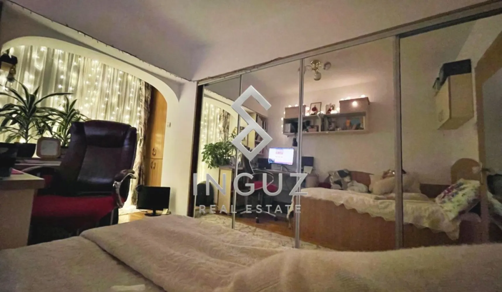 DE ÎNCHIRIAT – APARTAMENT 3 CAMERE – MIHAI BRAVU / BUCUR OBOR - DE ÎNCHIRIAT – APARTAMENT 3 CAMERE – MIHAI BRAVU / BUCUR OBOR

775 €/lună

Inguz Real Estate vă propune spre închiriere un apartament spațios cu 3 camere, decomandat, situat pe Șoseaua Mihai Bravu nr. 3, într-o zonă excelent conectată la toate punctele de interes ale Capitalei.

DETALII PROPRIETATE

• 3 camere decomandate
• Suprafață utilă: 80 mp
• Etaj 8
• Balcon
• Living generos și luminos
• Dormitoare spațioase
• Bucătărie separată
• Compartimentare practică
• Vedere panoramică asupra orașului
• Ideal pentru familie, cuplu sau persoane care lucrează în zona centrală

AVANTAJE LOCAȚIE

• La câteva minute de stația de metrou Obor
• Acces rapid către Piața Obor și Veranda Mall
• Conexiune directă către centrul Bucureștiului
• Aproape de supermarketuri, farmacii, bănci și restaurante
• Stații STB în imediata apropiere
• Acces facil către Ștefan cel Mare, Iancului, Piața Muncii și Universitate
• Zonă cu numeroase spații comerciale și servicii

Apartamentul oferă confort, spațiu și o locație excelentă, fiind potrivit pentru cei care își doresc acces rapid către orice zonă a orașului.

Chirie: 775 €/lună
Inguz Real Estate