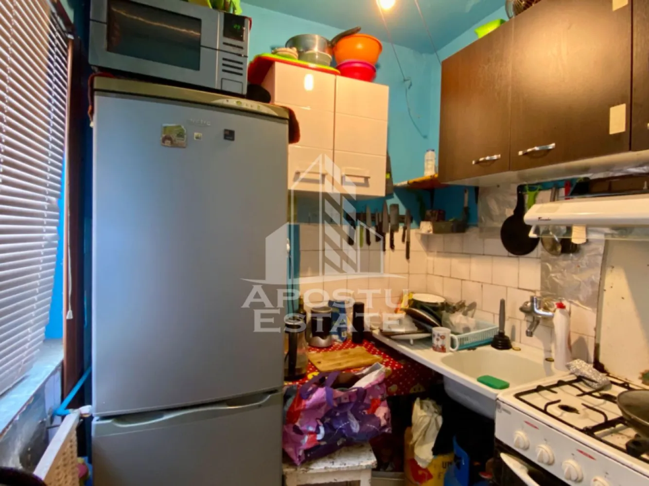 Garsoniera de vanzare Timisoara, Calea Buziasului - APOSTU ESTATE va propune spre vanzare o garsoniera in CaleaBuziasului, Timisoara.
Apartamentul este amplasat laparterul unui imobil cu 4 etaje izolat termic, cu acoperis. 

Incalzirea este de la reteaua orasului.

Suprafata utila este de 22 mp, cu baie si bucatarie inchisa.

Apartamentul se vinde mobilat si utilat. Tamplaria este din PVC cu geam termopan. 

Va asteptam cu drag la o vizionare!

Acceptam orice fel de credit bancar. Oferim consultanta si solutii financiare prin colaboratorii nostri pentru a obtine cel mai avantajos credit Ipotecar sau Noua Casa.