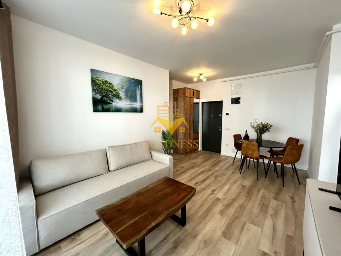 2 camere open space, Pet Friendly, Parcare, Zona Cetatii, Floresti - GOLDNESS Imobiliare vă propune spre închiriere un apartament cu 2 camere complet mobilat și utilat, la etajul 1 într-un imobil de 4 etaje, în Floresti.
Dispune de loc de parcare subteran!
Se accepta doar animale de talie mica!
Se află în apropierea stațiilor de transport în comun, magazine, restaurante, spații verzi, farmacii, etc. 

Apartamentul este compartimentat astfel:
 - dormitor cu pat matrimonial, dulap, noptiere
 - living cu bucatarie open space complet utilată și mobilată, canapea, loc de servit masa 
 - baie cu dus walk-in, calorifer port prosop și dulap pentru depozitare.
 - terasa de 11 mp.

Imobilul este dotat cu toate cele necesare- centrală proprie, frigider, aragaz, hotă, mașină de spălat haine, etc. 

Dacă sunteți interesați de acest apartament și doriți să îl vizionați, dar și pentru alte oferte nu ezitați să ne contactați telefonic sau prin e-mail. Vă stăm la dispoziție!
Pentru intermediere se percepe un comision de 50% din prețul chiriei!