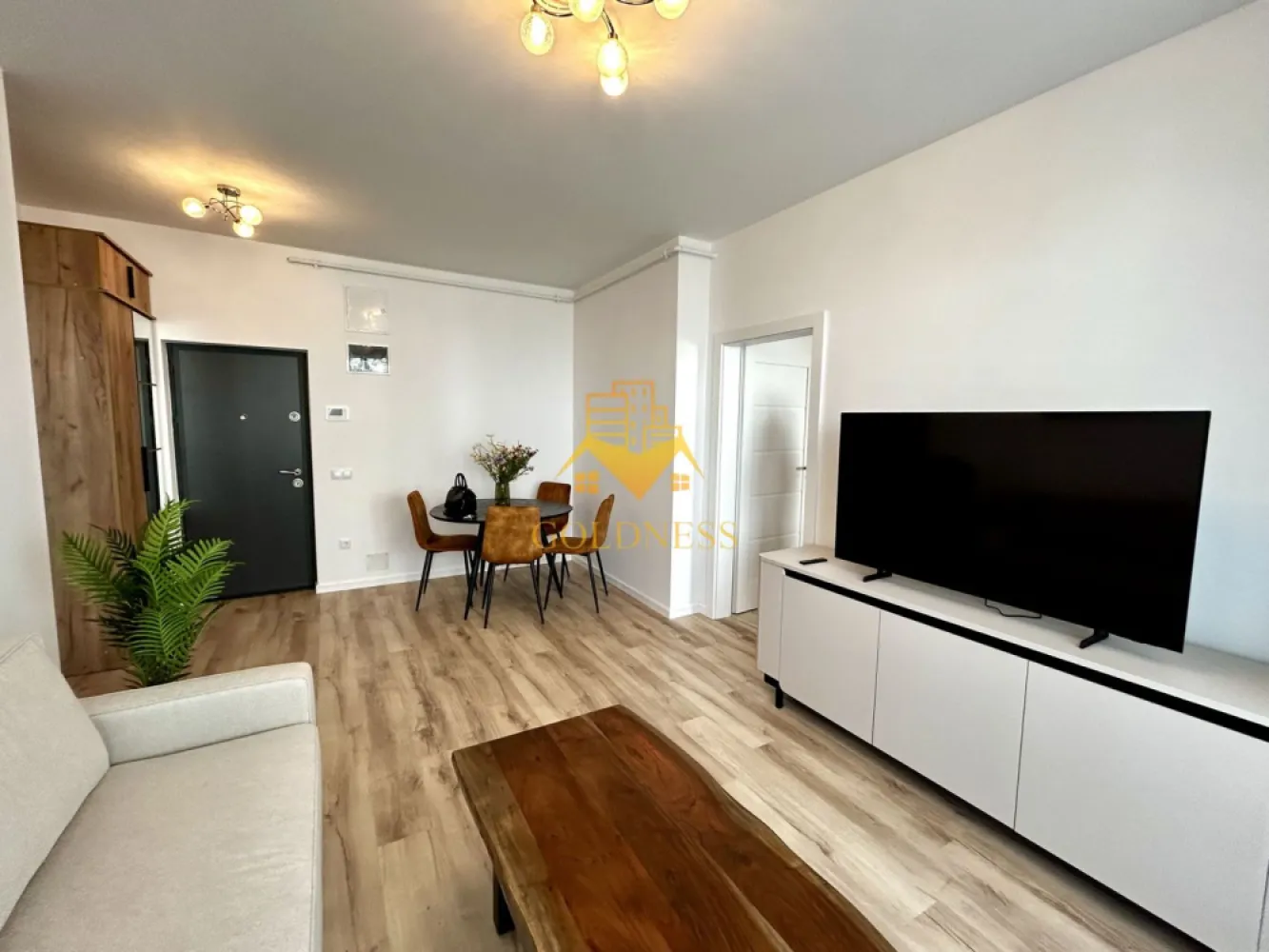 2 camere open space, Pet Friendly, Parcare, Zona Cetatii, Floresti - GOLDNESS Imobiliare vă propune spre închiriere un apartament cu 2 camere complet mobilat și utilat, la etajul 1 într-un imobil de 4 etaje, în Floresti.
Dispune de loc de parcare subteran!
Se accepta doar animale de talie mica!
Se află în apropierea stațiilor de transport în comun, magazine, restaurante, spații verzi, farmacii, etc. 

Apartamentul este compartimentat astfel:
 - dormitor cu pat matrimonial, dulap, noptiere
 - living cu bucatarie open space complet utilată și mobilată, canapea, loc de servit masa 
 - baie cu dus walk-in, calorifer port prosop și dulap pentru depozitare.
 - terasa de 11 mp.

Imobilul este dotat cu toate cele necesare- centrală proprie, frigider, aragaz, hotă, mașină de spălat haine, etc. 

Dacă sunteți interesați de acest apartament și doriți să îl vizionați, dar și pentru alte oferte nu ezitați să ne contactați telefonic sau prin e-mail. Vă stăm la dispoziție!
Pentru intermediere se percepe un comision de 50% din prețul chiriei!