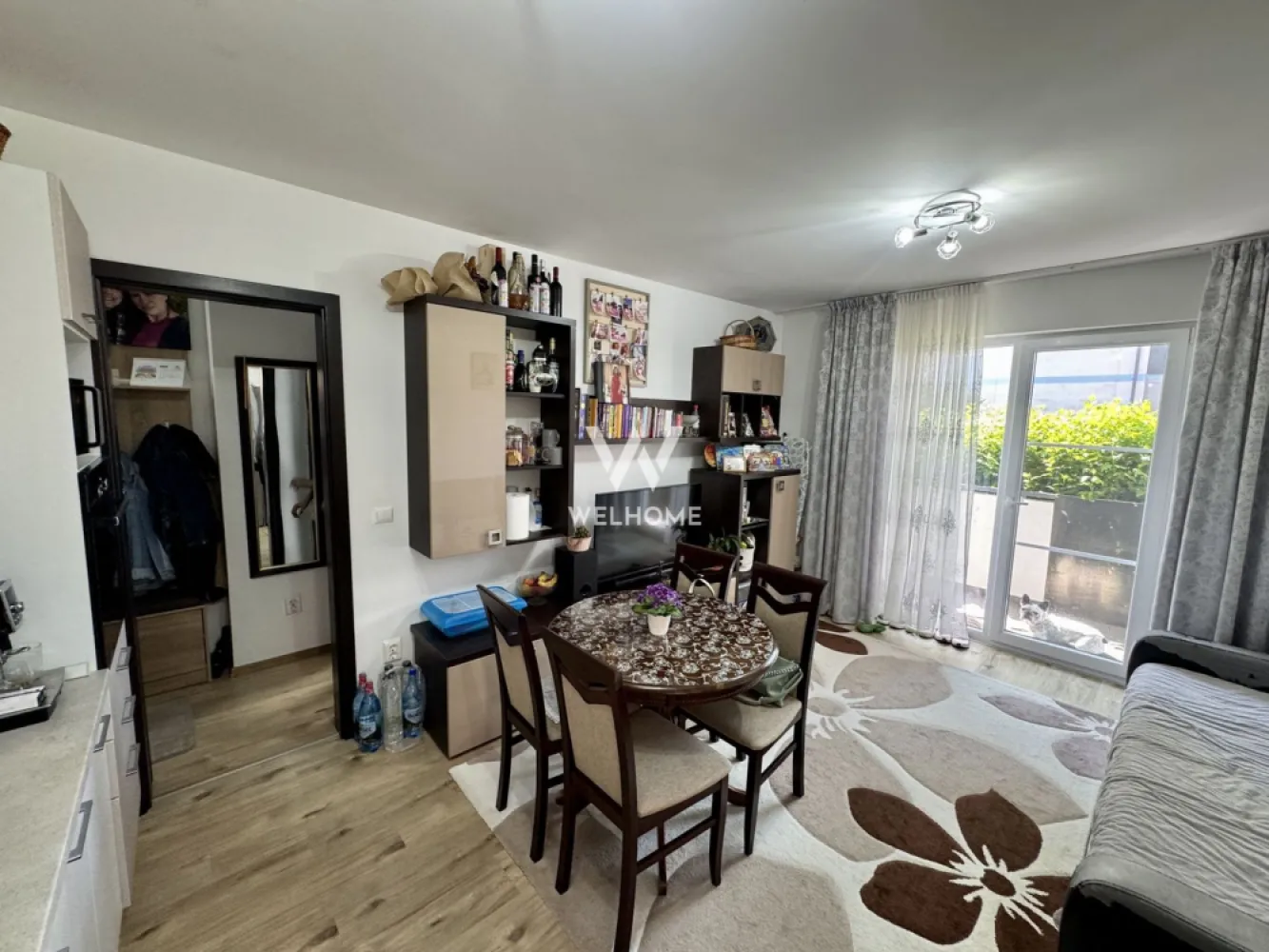 Apartament 3 camere, mobilat si utilat, loc de parcare - Apartament 3 camere cu predare imediat, mobilat si utilat complet.
Apartamentul are 48 mp utili si are loc de parcare inclus in pret.

Apartamentul este situat la parter, în zona Magnolia. Locuința este compartimentată eficient oferind un spațiu practic,potrivit atât pentru locuire cât și pentru investiții. 

Compartimentare: 
 - 2 dormitoare,
 -1 baie, 
 - living open spate cu bucătărie 
 - hol.
1 loc de parcare inclus în preț.
Apartamentul se vinde complet mobilat si utilat.
Zonă liniștită, cu acces rapid către magazine și transport în comun.
Preț : 95.000 euro
Detalii și vizionări: 0743030351