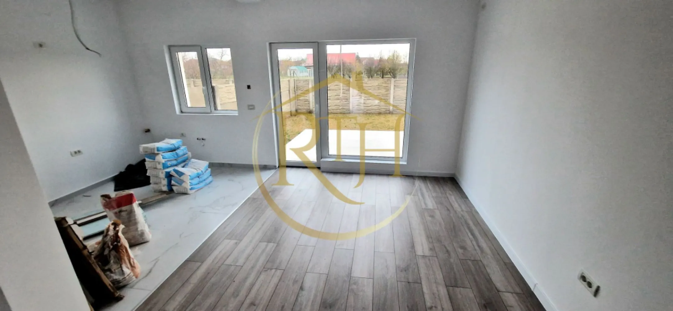 Duplex de vanzare cu 4 camere,2 bai,250 mp teren-Mosnita Veche zona Centrala.