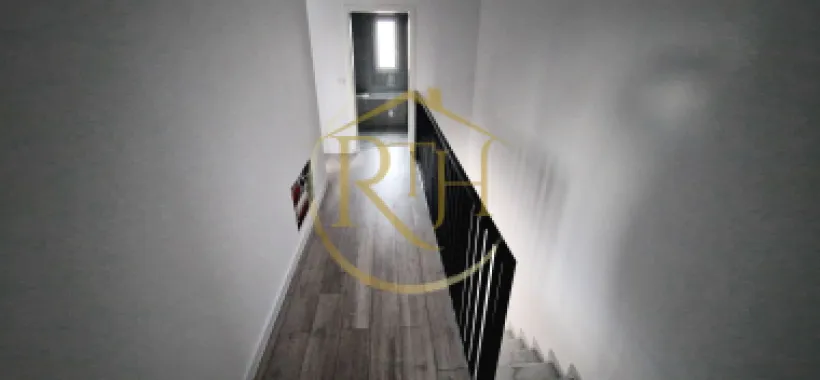 Duplex de vanzare cu 4 camere,2 bai,250 mp teren-Mosnita Veche zona Centrala.