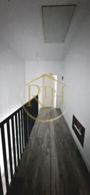Duplex de vanzare cu 4 camere,2 bai,250 mp teren-Mosnita Veche zona Centrala.