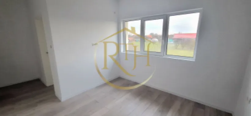 Duplex de vanzare cu 4 camere,2 bai,250 mp teren-Mosnita Veche zona Centrala.