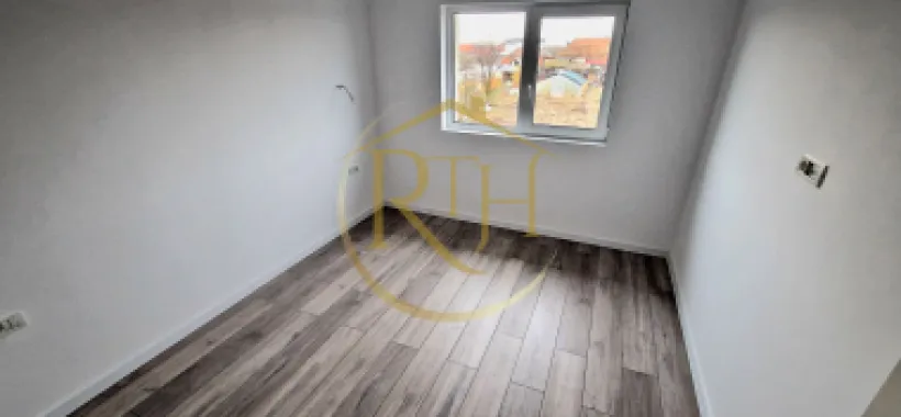 Duplex de vanzare cu 4 camere,2 bai,250 mp teren-Mosnita Veche zona Centrala.