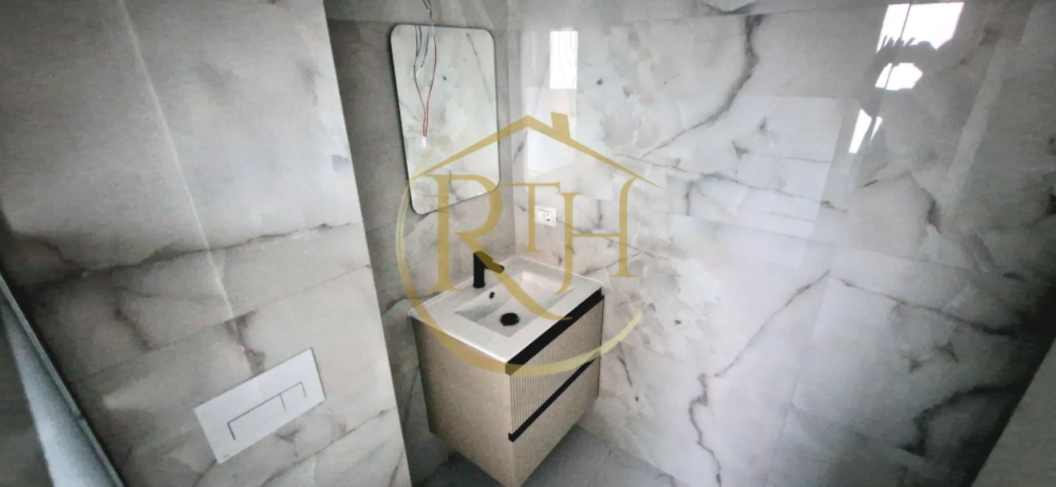 Duplex de vanzare cu 4 camere,2 bai,250 mp teren-Mosnita Veche zona Centrala.